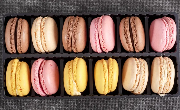 Kadar Çok Renkli Macaroons Yakın Bir Fransız — Stok fotoğraf