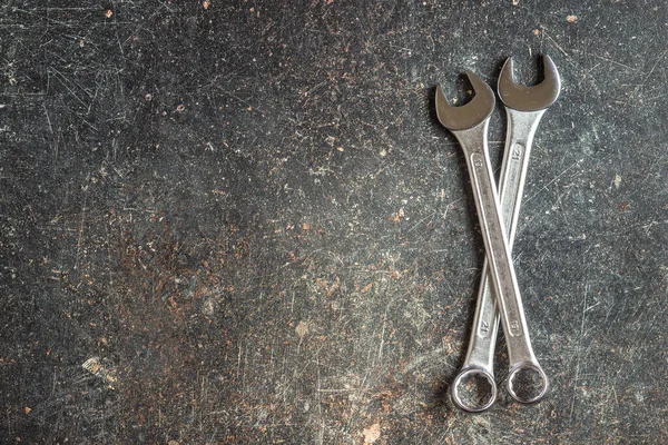 Llave Vanadio Cromada Llave Industrial Sobre Mesa Vieja — Foto de Stock