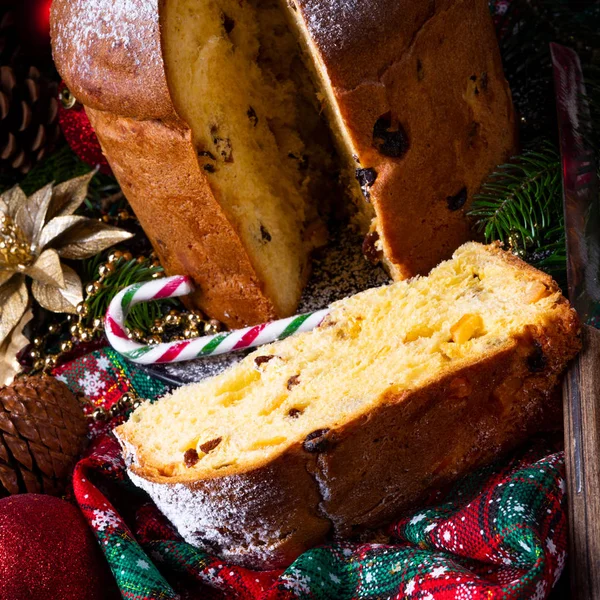 Вкусная Итальянская Мама Рождественская Панеттоне — стоковое фото