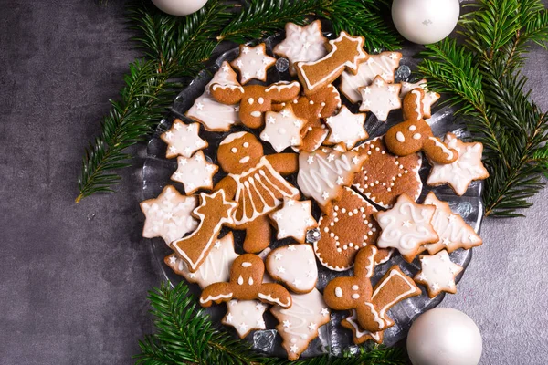 Välsmakande Pepparkakor Med Kunglig Glasyr — Stockfoto