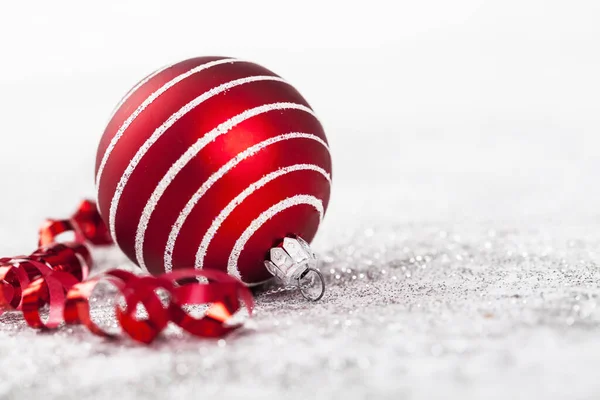 Boules Noël Rouges Isolées Sur Blanc — Photo