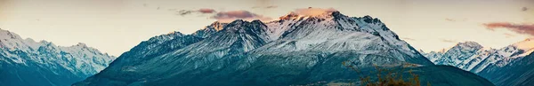 Snötäckta Cook Peak Solnedgången Cook National Park Magnifika Oländiga Berg — Stockfoto