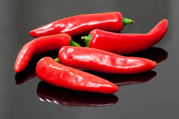 Pimiento Rojo Picante Sobre Fondo Negro — Foto de Stock