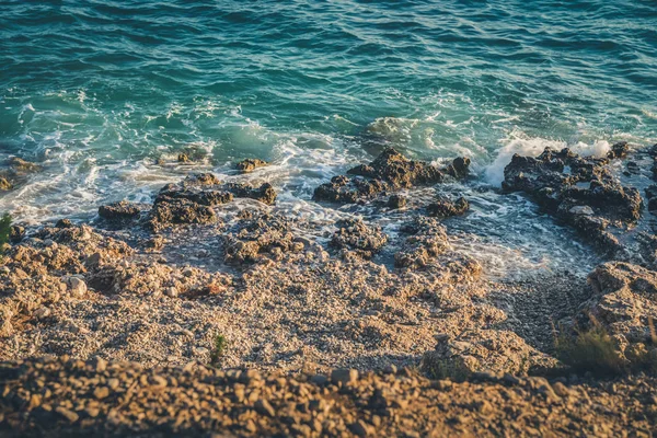 Rotsachtige Strand Blauwe Zee Istrië Kroatische Kust Luchtfoto — Stockfoto