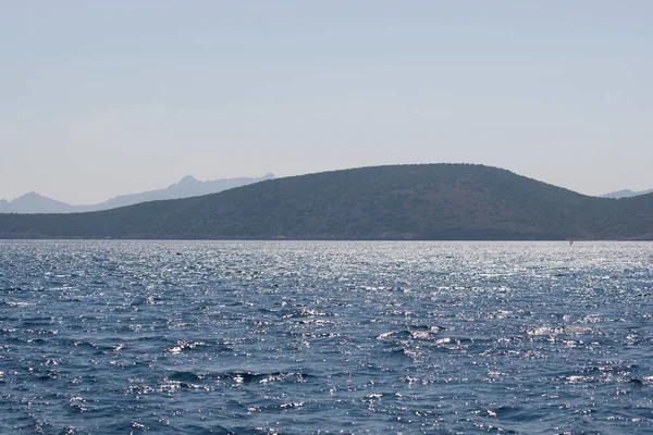 Mer Montagnes Fond Ciel Bleu — Photo