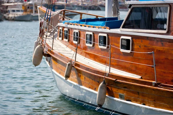 Човен Блакитному Морі Красивий Фон — стокове фото