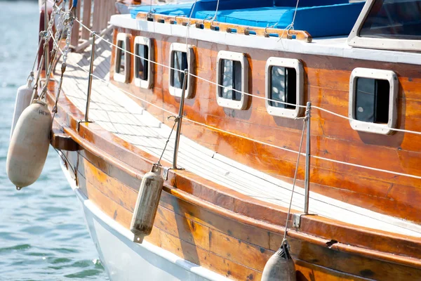 Лодка Синем Море Красивый Фон — стоковое фото