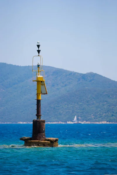 Barca Nel Mare Blu Sfondo Bellissimo — Foto Stock