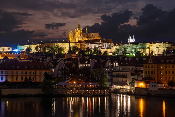 Vista Los Monumentos Iluminados Antigua Praga Por Noche — Foto de Stock