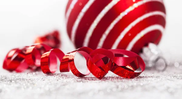 Boules Noël Rouges Isolées Sur Blanc — Photo