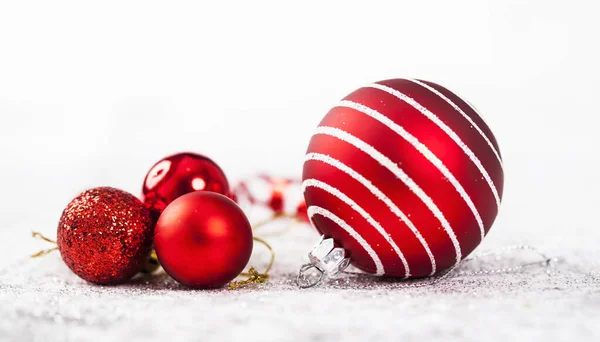 Boules Noël Rouges Isolées Sur Blanc — Photo