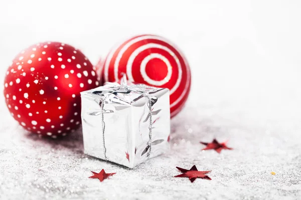 Boules Noël Rouges Isolées Sur Blanc — Photo