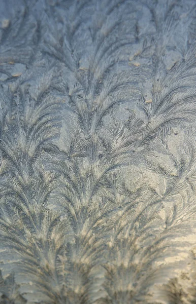 寒い朝のガラス結晶白い霜パターン — ストック写真