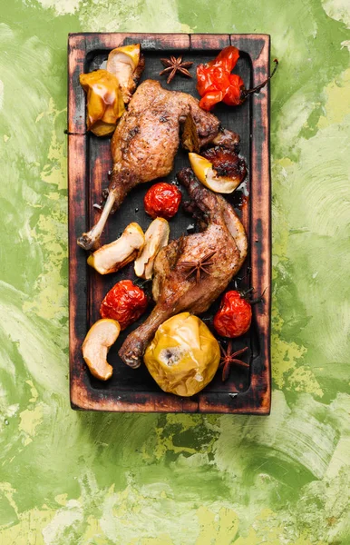 Jambes Canard Grillées Cuites Avec Des Pommes Des Légumes Viande — Photo