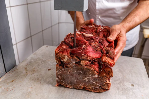 Fábrica Procesamiento Carne Carnicero Trabajando Con Carne Congelada — Foto de Stock