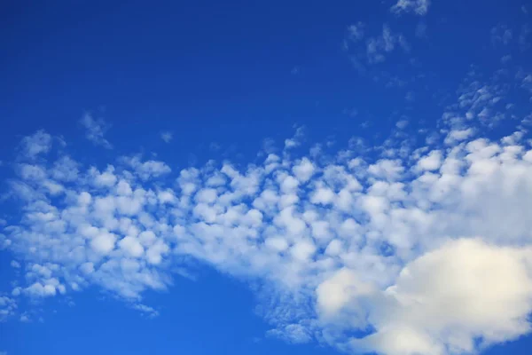 Wolken Und Blauer Himmel — Stockfoto