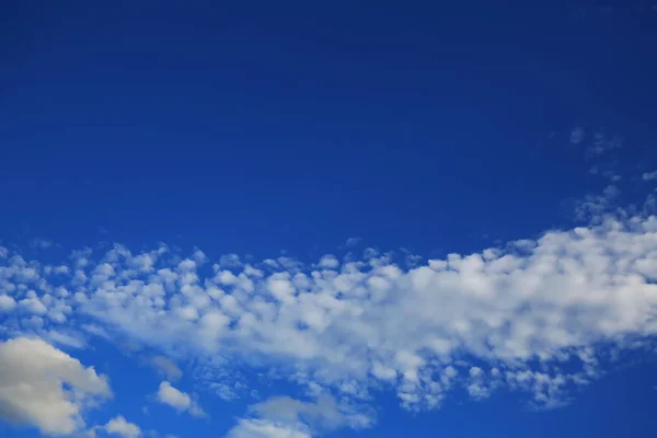 Wolken Und Blauer Himmel — Stockfoto