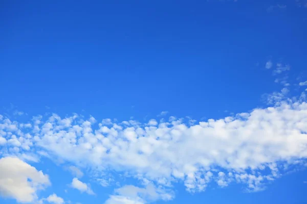 Wolken Und Blauer Himmel — Stockfoto