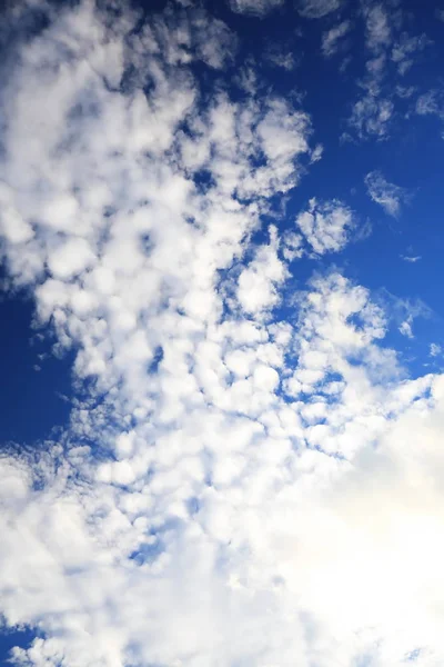 Wolken Und Blauer Himmel — Stockfoto