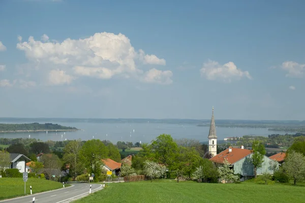 Näkymä Chiemseehen Baijerissa Saksassa Keväällä — kuvapankkivalokuva