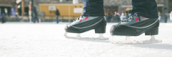 Gente Patinaje Sobre Hielo Pista Hielo — Foto de Stock