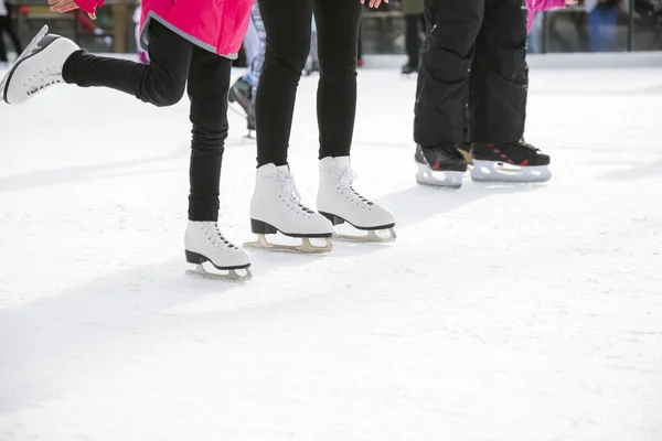 Mensen Schaatsen Ijsbaan — Stockfoto