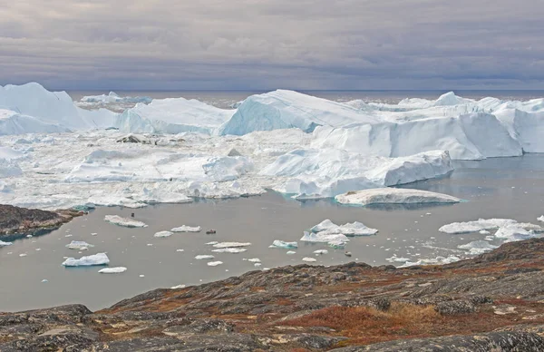 Icebergs Dirigindo Para Oceano Pelo Icefjord Ilulissat Groenlândia — Fotografia de Stock