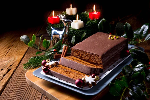 Leckere Schokoladen Lebkuchen Mit Pflaumenmus Füllung — Stockfoto