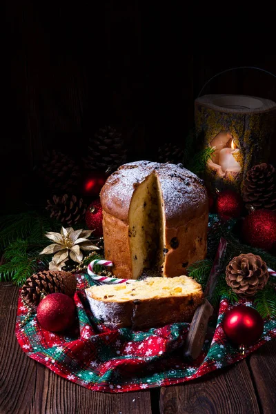 Delicious Genuine Italian Mum Christmas Panettone — Stock Photo, Image