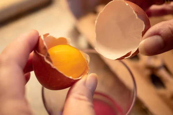Яйцо Открывается Отделяется — стоковое фото