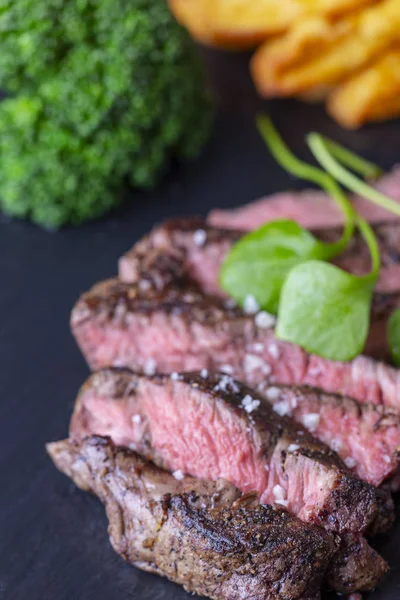 Slices Grilled Steak Slate — Stock Photo, Image