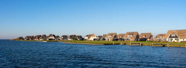 Ferienhäuser Wasser Friesland Niederlande — Stockfoto