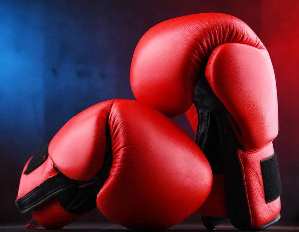 Par Rött Läder Boxningshandskar — Stockfoto