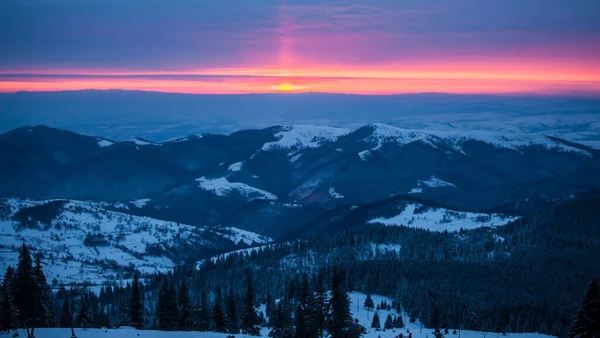 Hermoso Amanecer Las Montañas Invierno Transilvania — Foto de Stock