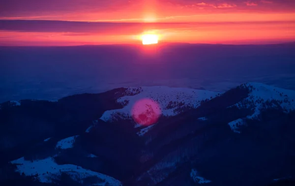 Piękny Wschód Słońca Górach Zimą Transylwanii — Zdjęcie stockowe