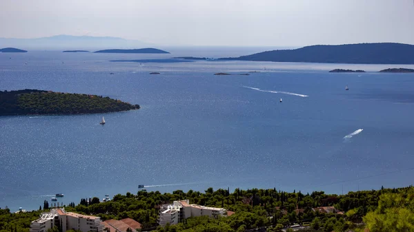 Άποψη Του Θαλάσσιου Κόλπου Στο Trogir Της Κροατίας Κύματα Της — Φωτογραφία Αρχείου