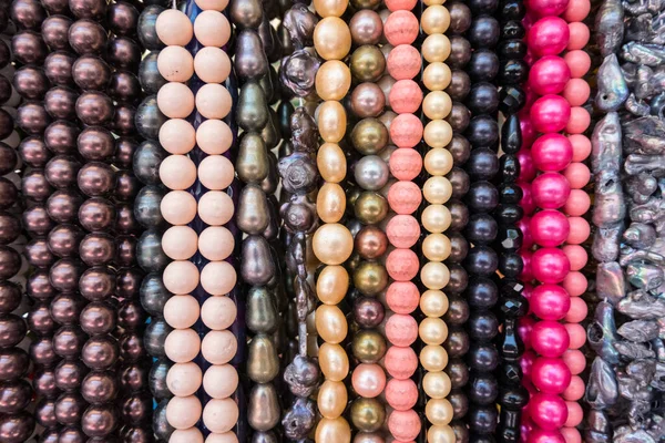 Tapete Hintergrund Der Bunten Halskette Aus Edelsteinen Und Farbigen Perlen — Stockfoto