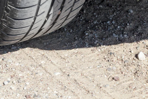 Traces Des Roues Des Voitures Sur Route Sable Gros Plan — Photo