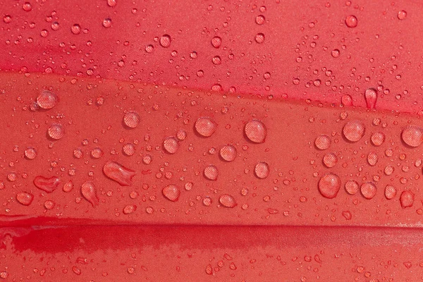 Kolorowy Parasol Kolorze Czerwonym Odcieniach Powierzchni Którego Znajduje Się Wiele — Zdjęcie stockowe