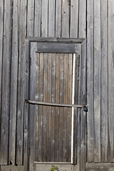 Parte Della Vecchia Parete Legno Dell Edificio Con Una Porta — Foto Stock