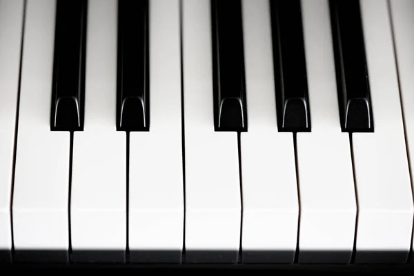 Weiße Und Schwarze Klaviertasten — Stockfoto