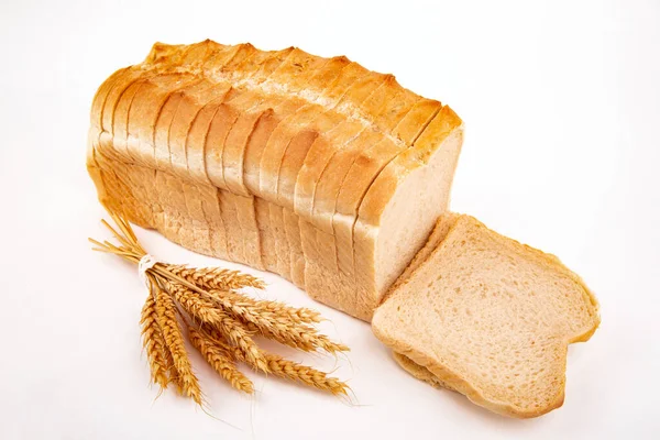 Plastry Smaczny Chleb Biały Białym Tle — Zdjęcie stockowe