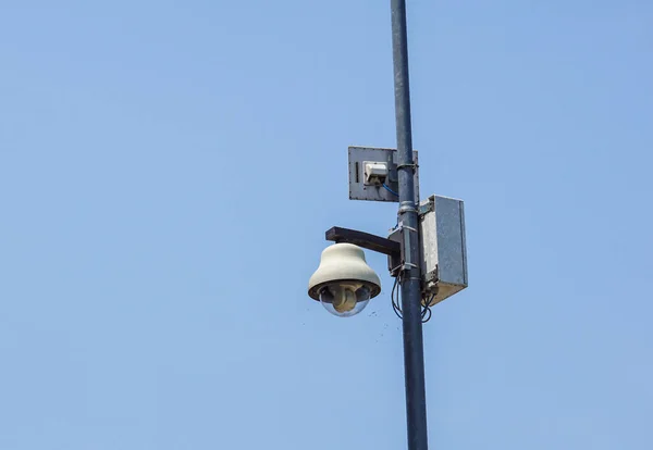 Câmeras Segurança Frente Céu Azul Com Espaço Para Texto — Fotografia de Stock