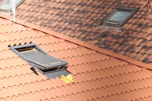 Okno Dachowe Roletami — Zdjęcie stockowe