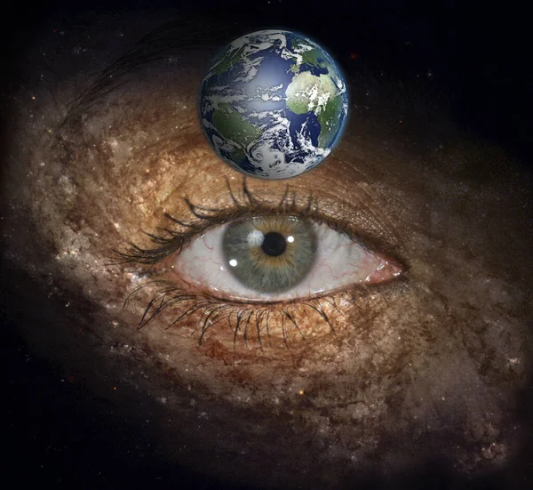 Surrealismus Ženské Oko Galaxiích Vesmíru Planeta Země — Stock fotografie