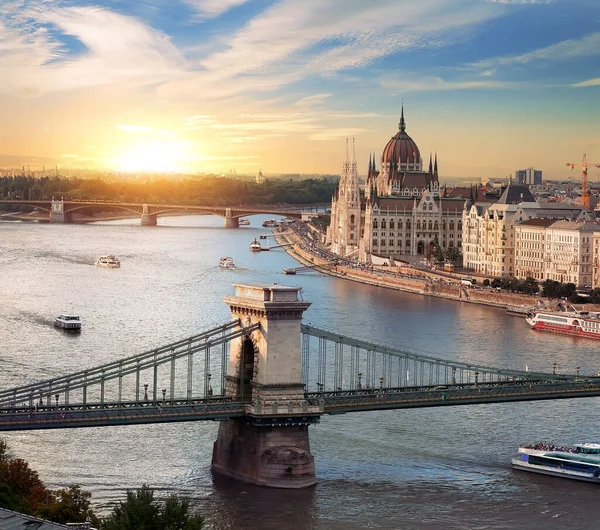 Puesta Sol Brillante Sobre Monumentos Famosos Budapest —  Fotos de Stock