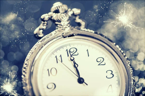 Año Nuevo Medianoche Reloj Viejo Con Estrellas Copos Nieve Luces — Foto de Stock