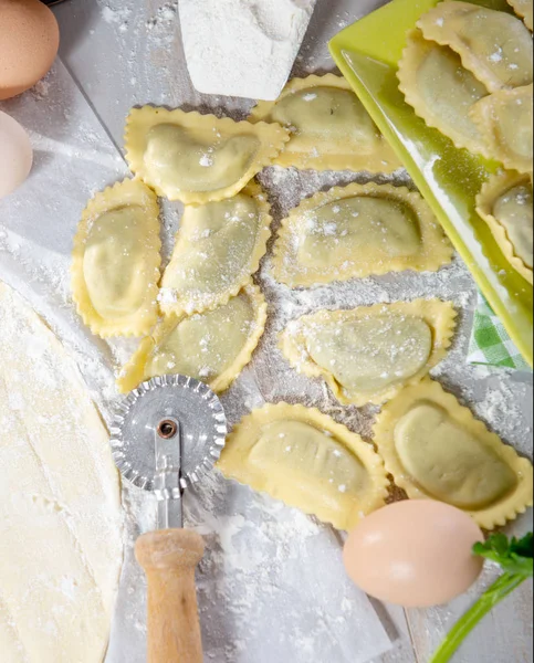 Deliziosi Ravioli Tradizionali Italiani Ripieni Spinaci — Foto Stock