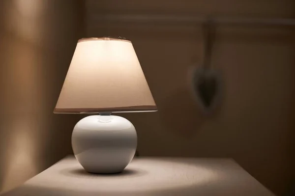 Petite Lampe Qui Brille Dans Chambre — Photo