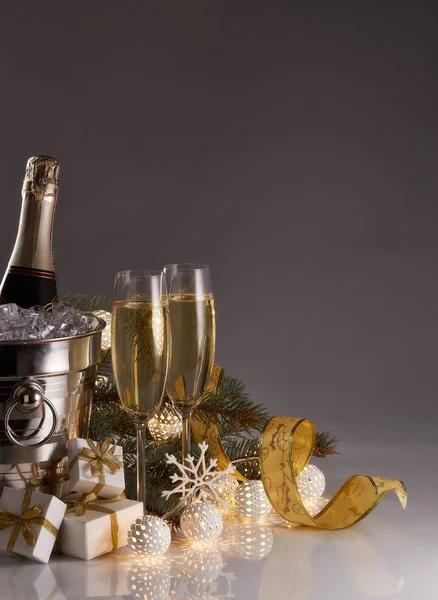 Nature Morte Avec Bouteille Champagne Debout Dans Seau Avec Glace — Photo